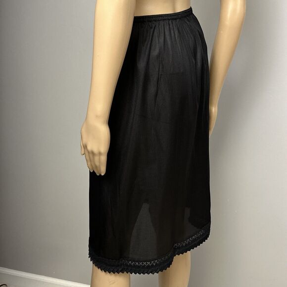 Vintage Fortune Half Slip Size Medium Black 100% Nylon Pleated Edge USA Silky - Picture 6 of 9